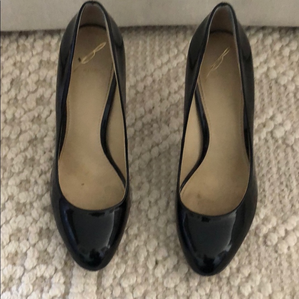 B brian Atwood black patent leather pumps size 37